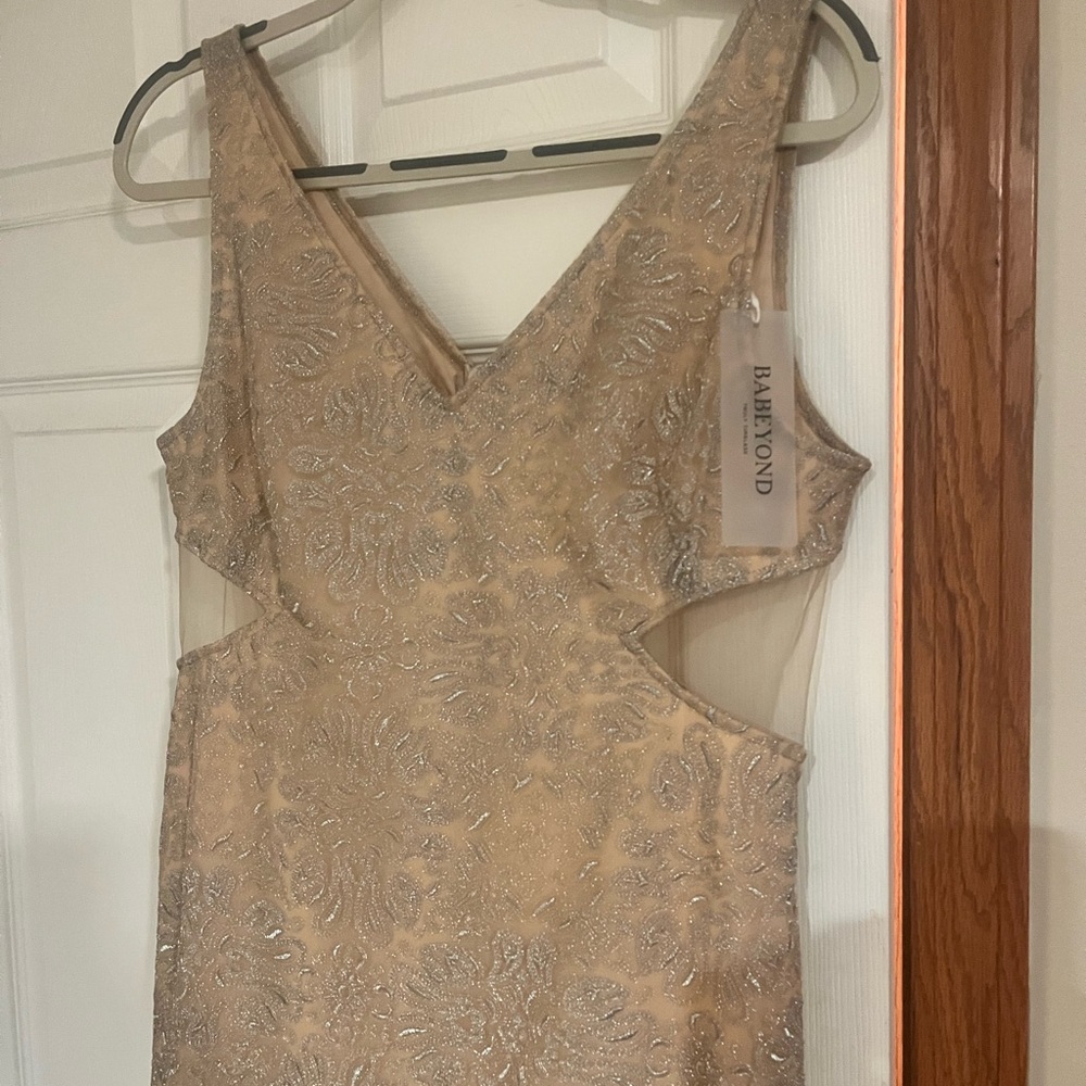 Homecoming alert! 🧡🧡Absolutely gorgeous gold dress! 💎🥂